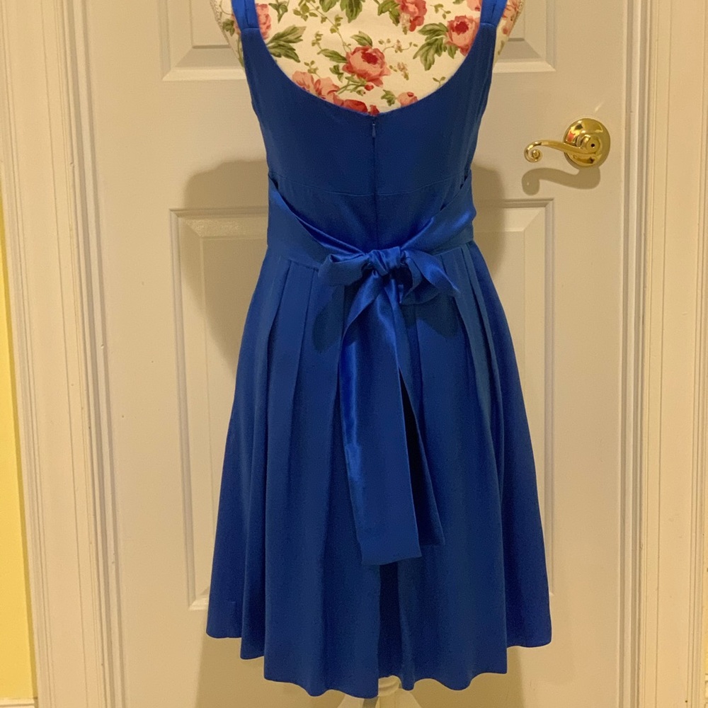 Maggy London Blue silk dress size 8P Host Pick! โค๏ธ - Picture 2 of 14